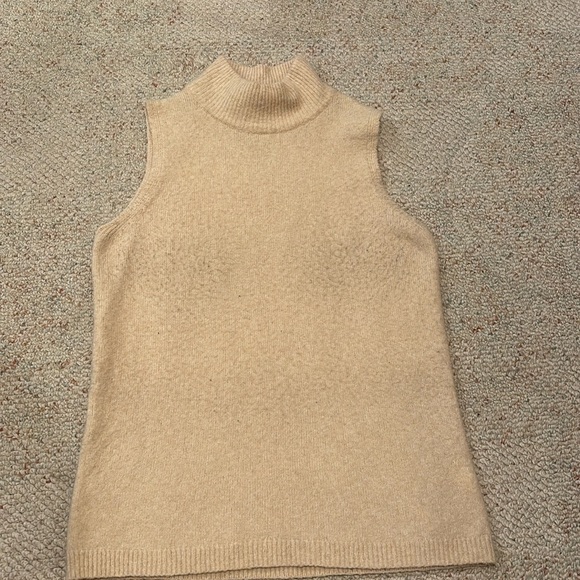 Tahari Creamy Turtleneck🔥 - Picture 2 of 6